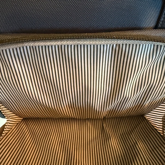 London Fog Travel Bag With 2 Rolling Wheels Dark Navy Blue 15x14x8 Inches - Picture 5 of 15